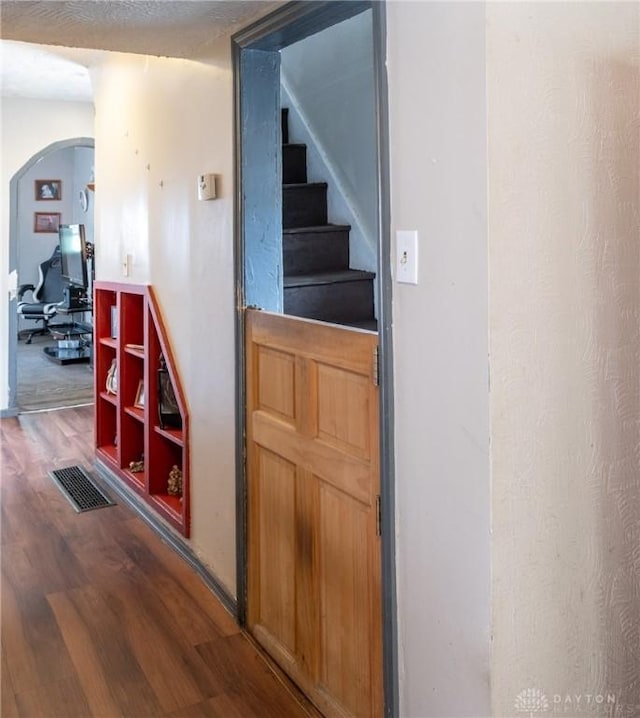 291 S W St, Xenia, OH 45385 - hall featuring wood finished floors, arched walkways, and stairs
