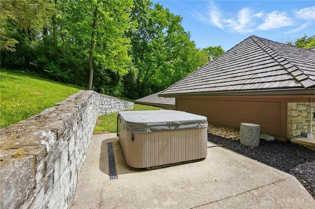508 E Lower Springboro Rd, Clearcreek Twp, OH 45066 - view of patio featuring a hot tub