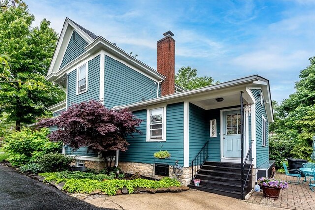 206 Wright Ave, Lebanon, OH 45036 - view of front facade featuring entry steps and a chimney