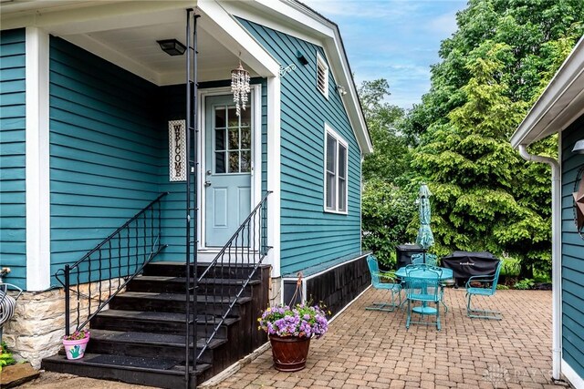 206 Wright Ave, Lebanon, OH 45036 - entrance to property with a patio area and outdoor dining space
