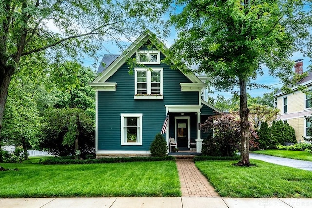 206 Wright Ave, Lebanon, OH 45036 - victorian home featuring a front yard