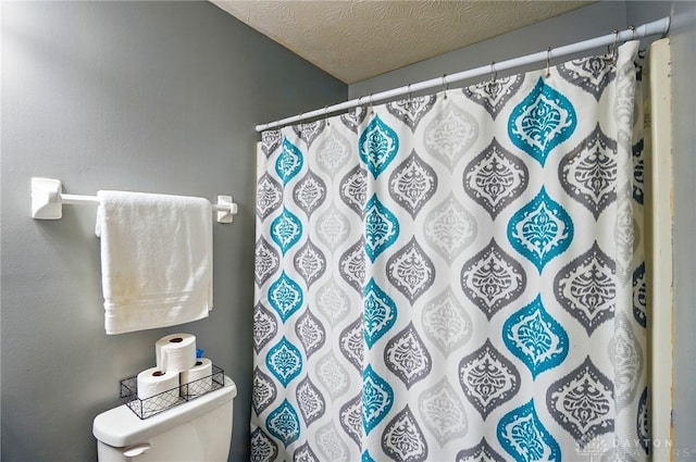 432 Applegate Rd, Englewood, OH 45322 - full bathroom with toilet and a shower with curtain