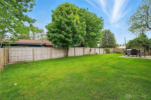 432 Applegate Rd, Englewood, OH 45322 - view of yard with a patio