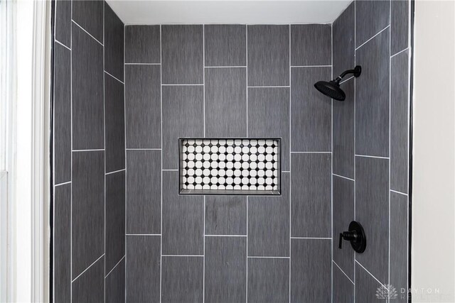 4370 Dayton Liberty Rd, Dayton, OH 45417 - bathroom view of a tile shower