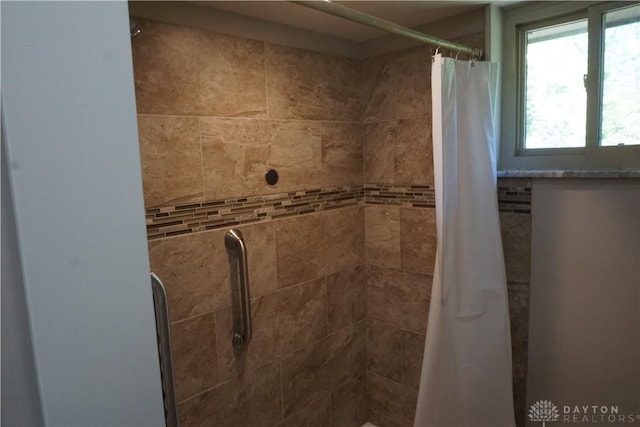 10520 Grand Vista Dr, Dayton, OH 45458 - bathroom featuring tiled shower and healthy amount of natural light