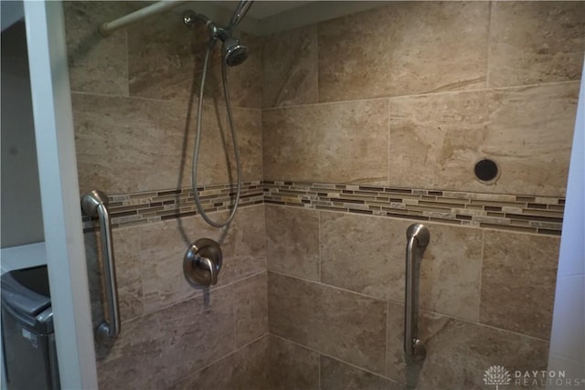10520 Grand Vista Dr, Dayton, OH 45458 - bathroom view of tiled shower