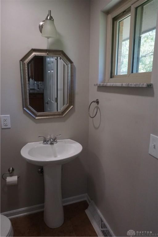 10520 Grand Vista Dr, Dayton, OH 45458 - bathroom with baseboards, toilet, and a sink