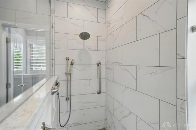 220 Fivepines Ct, Englewood, OH 45315 - full bath with a tile shower