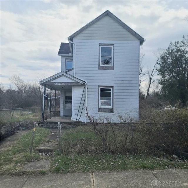 126 Arlington Ave, Dayton, OH 45417 - view of front facade featuring a porch