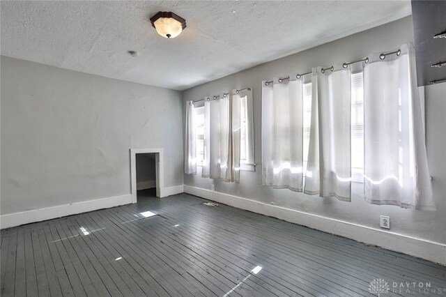 27 S Quentin Ave, Dayton, OH 45403 - unfurnished room with a textured ceiling and hardwood / wood-style floors