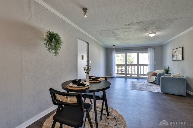 5695 E Coach Dr Unit E, Kettering, OH 45440 - dining space with a textured wall, wood finished floors, a textured ceiling, ornamental molding, and baseboards