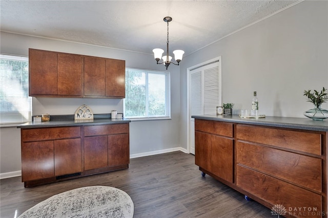 5695 E Coach Dr Unit E, Kettering, OH 45440 - kitchen with a chandelier, dark wood-style floors, dark countertops, baseboards, and a textured ceiling