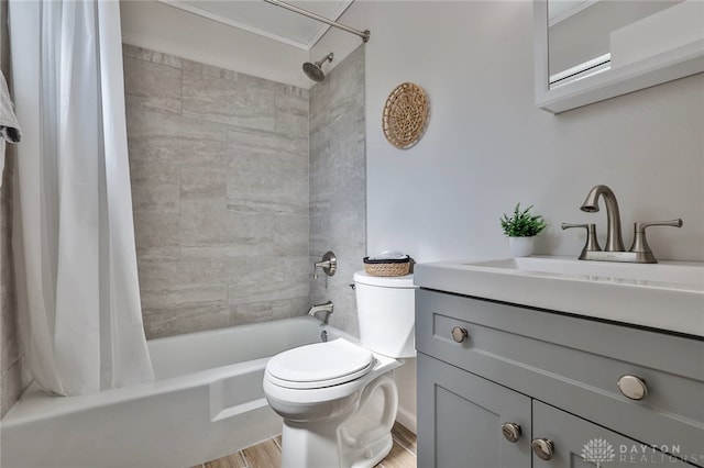 5695 E Coach Dr Unit E, Kettering, OH 45440 - full bathroom featuring shower / bath combo with shower curtain, toilet, vanity, and wood finished floors