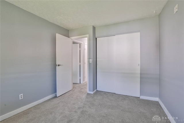 5695 E Coach Dr Unit E, Kettering, OH 45440 - unfurnished bedroom featuring carpet flooring, baseboards, and a closet