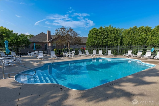 91 Villa Pointe Dr, Springboro, OH 45066 - community pool featuring a patio area