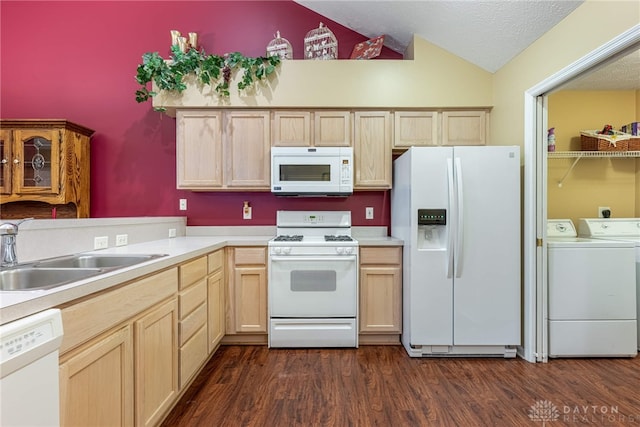 91 Villa Pointe Dr, Springboro, OH 45066 - kitchen with white appliances, a sink, light brown cabinetry, vaulted ceiling, and washer and clothes dryer