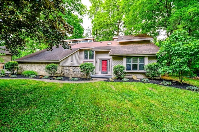 222 Walnut Grove Dr, Centerville, OH 45458 - mid-century home featuring a front yard