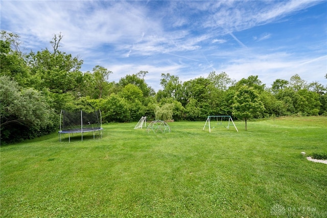 10067 Yearling Run, Dayton, OH 45458 - view of yard featuring a trampoline