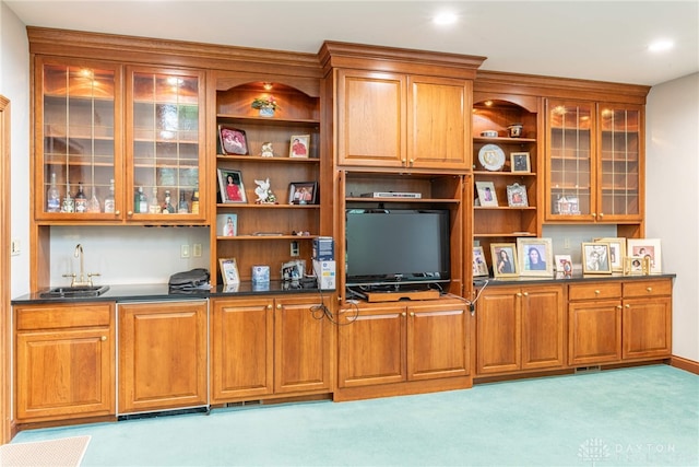 514 Shambord Cir, Kettering, OH 45429 - living area with light colored carpet, recessed lighting, and bar area