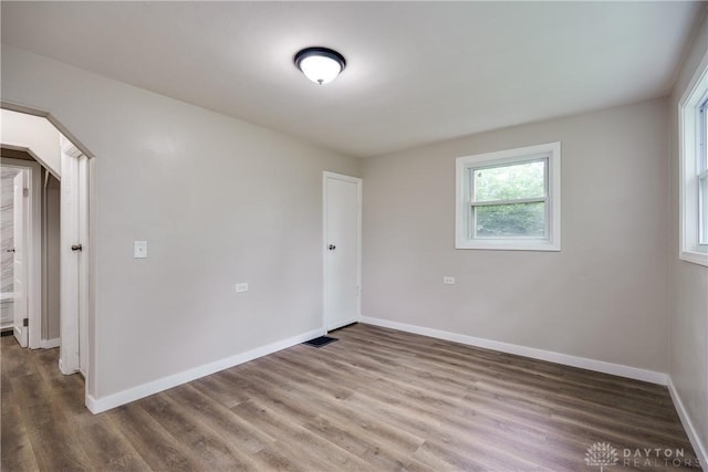1533 Weaver St, Dayton, OH 45417 - unfurnished room featuring wood finished floors, baseboards, and arched walkways