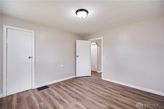 1533 Weaver St, Dayton, OH 45417 - spare room with wood finished floors, baseboards, and arched walkways