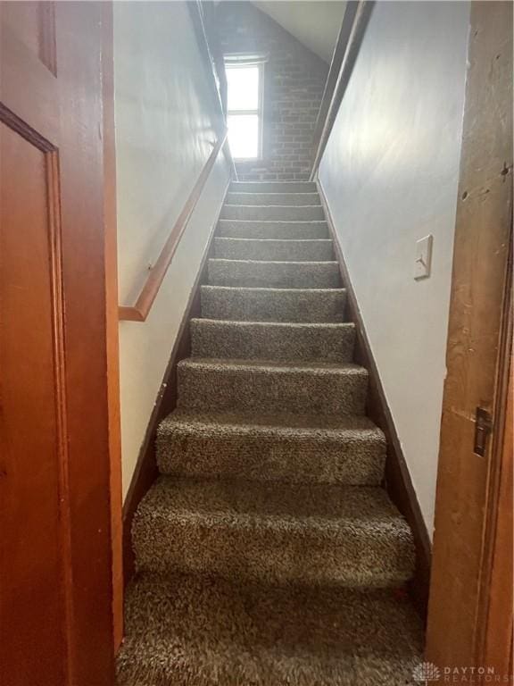 508 W Hillcrest Ave, Dayton, OH 45406 - stairway featuring vaulted ceiling