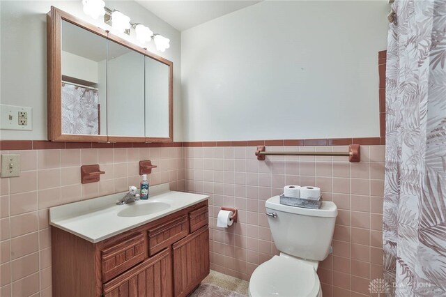300 Magnolia Ave, Englewood, OH 45322 - full bathroom featuring vanity, wainscoting, tile walls, and a shower with curtain