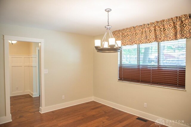 316 Honey Jane Dr, Beavercreek, OH 45434 - unfurnished room featuring a chandelier, wood finished floors, and baseboards
