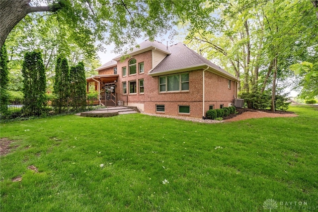 7607 Stone Ridge Dr, Springboro, OH 45066 - view of front of property featuring central AC, brick siding, and a front yard