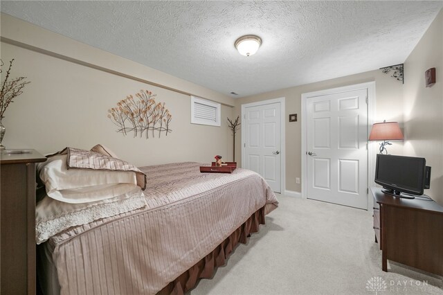 7607 Stone Ridge Dr, Springboro, OH 45066 - bedroom with light colored carpet, a textured ceiling, and baseboards