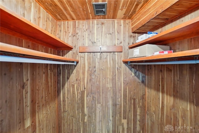 450 Ridgewood Ave, Oakwood, OH 45409 - detailed view of wooden walls