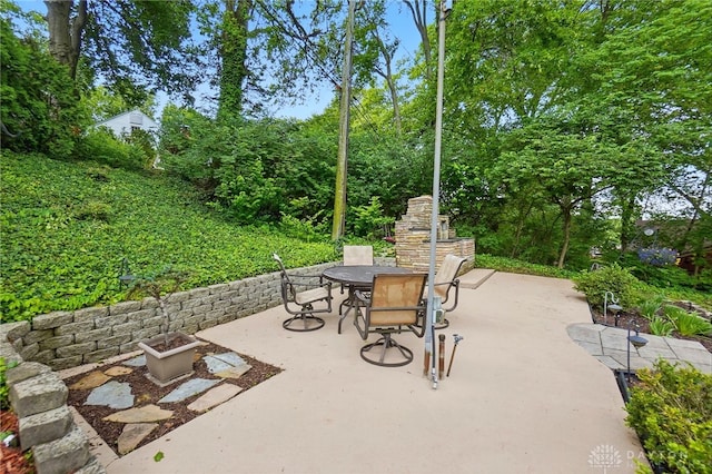 450 Ridgewood Ave, Oakwood, OH 45409 - view of patio / terrace with outdoor dining space