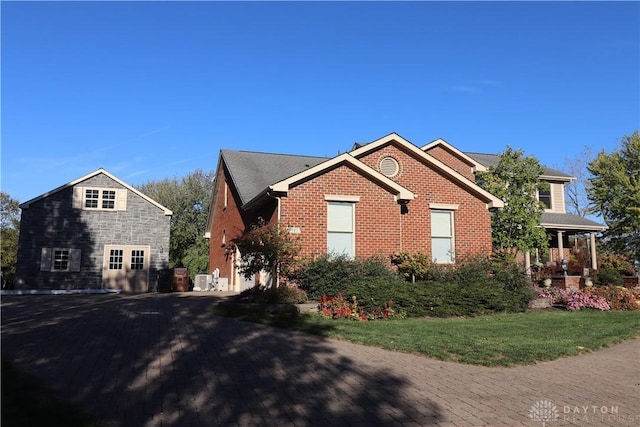 9543 Hacker Farm Ln, Centerville, OH 45458 - view of front of house featuring brick siding and a front lawn