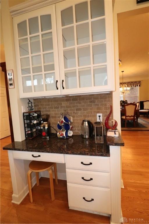 9543 Hacker Farm Ln, Centerville, OH 45458 - bar area featuring wood finished floors and a chandelier