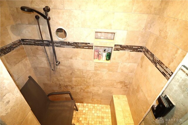 9543 Hacker Farm Ln, Centerville, OH 45458 - bathroom with a tile shower