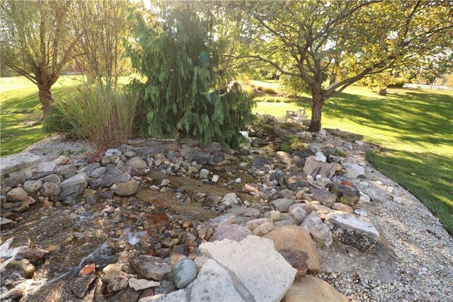 9543 Hacker Farm Ln, Centerville, OH 45458 - view of green lawn