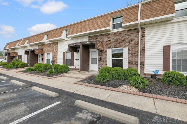 1050 Frederick Dr, Xenia, OH 45385 - view of property featuring uncovered parking