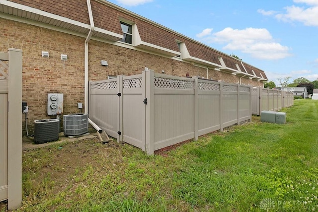 1050 Frederick Dr, Xenia, OH 45385 - view of yard featuring cooling unit and a gate