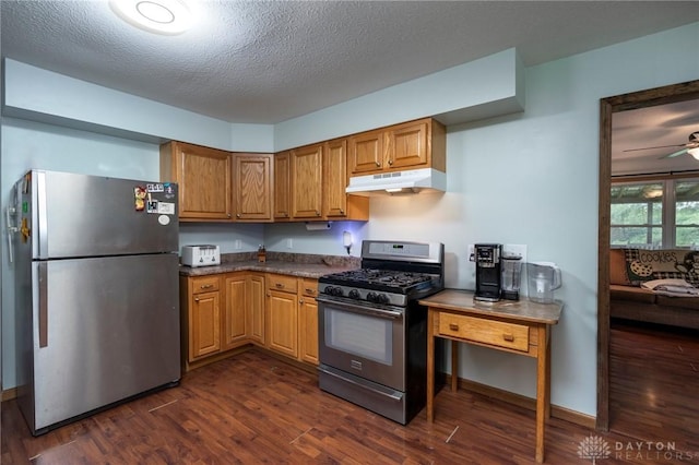 1646 Bell Hollow Rd, Hillsboro, OH 45133 - kitchen with stainless steel appliances, under cabinet range hood, dark wood-style floors, a textured ceiling, and ceiling fan