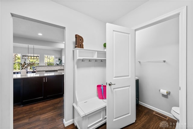 4069 Fawn Crossing Dr, Mason, OH 45040 - mudroom with dark wood-style flooring, baseboards, and recessed lighting