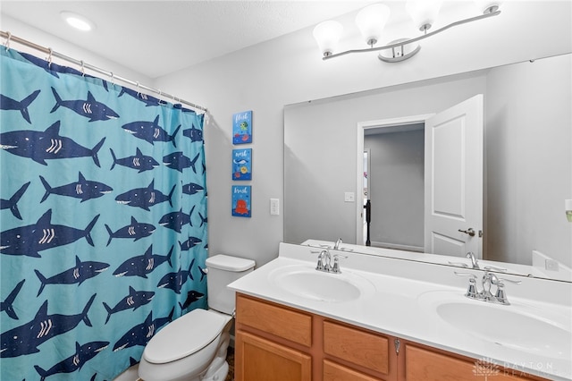 4069 Fawn Crossing Dr, Mason, OH 45040 - bathroom featuring double vanity, toilet, and curtained shower