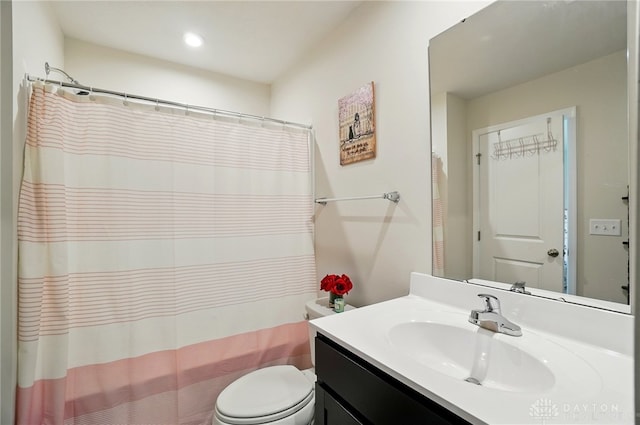 3439 Conifer Cir, Dayton, OH 45424 - bathroom featuring vanity, toilet, a shower with curtain, and recessed lighting