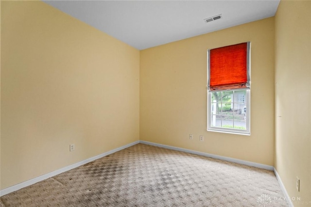 325 Bending Branch Ln, Miamisburg, OH 45342 - carpeted spare room featuring baseboards