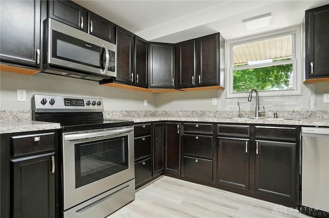 6123 Millbrook Dr, Washington Twp, OH 45459 - kitchen with appliances with stainless steel finishes, a sink, and light wood finished floors