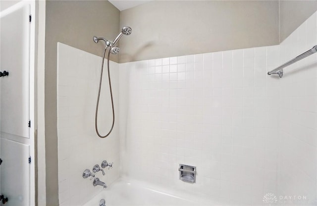 6123 Millbrook Dr, Washington Twp, OH 45459 - bathroom featuring shower / bath combination
