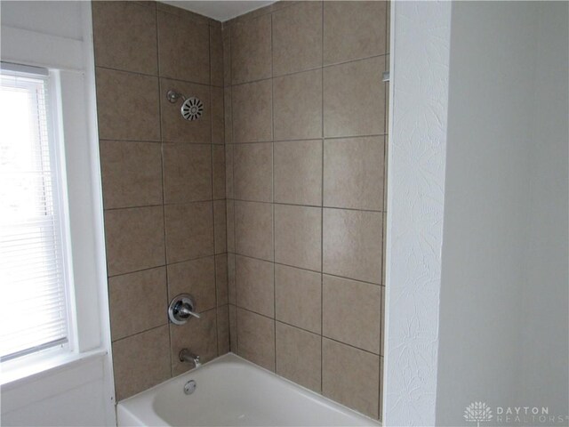 2455 Catalpa Dr, Dayton, OH 45406 - full bath with plenty of natural light and shower / tub combination