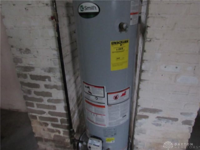 2455 Catalpa Dr, Dayton, OH 45406 - utilities featuring water heater