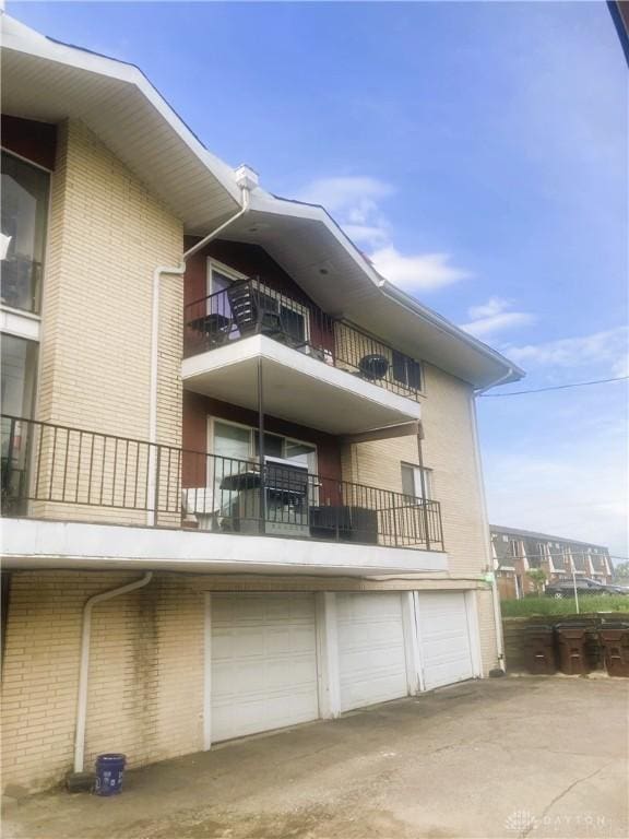 3179 Valerie Arms Dr Unit 16, Dayton, OH 45405 - photo 2