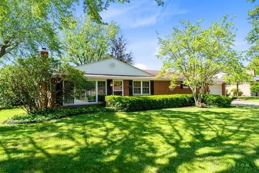 1108 Donson Dr, Kettering, OH 45429 - ranch-style home with a front lawn
