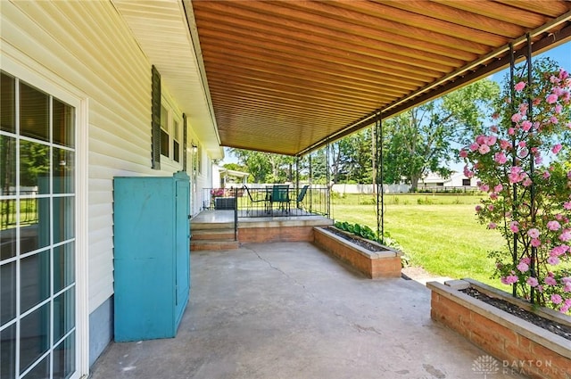 6726 Middletown Germantown Rd, Middletown, OH 45042 - view of patio / terrace